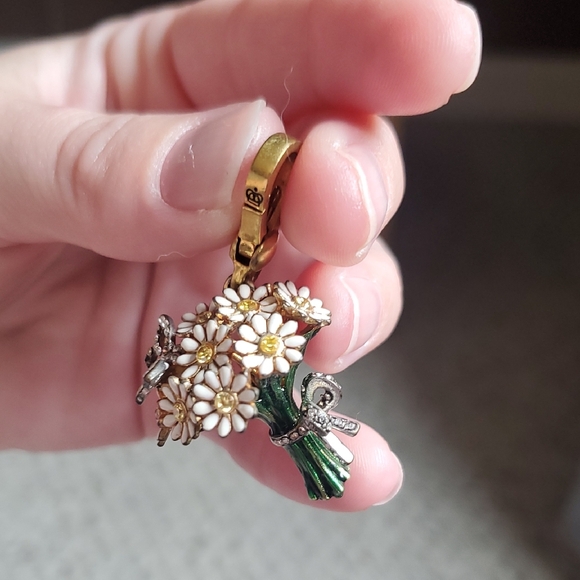 Juicy Couture Gold and White Daisy Brooch - Picture 3 of 3